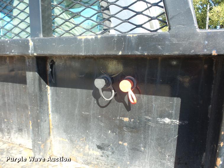 image for item DD2006 2000 Ford F550 flatbed truck