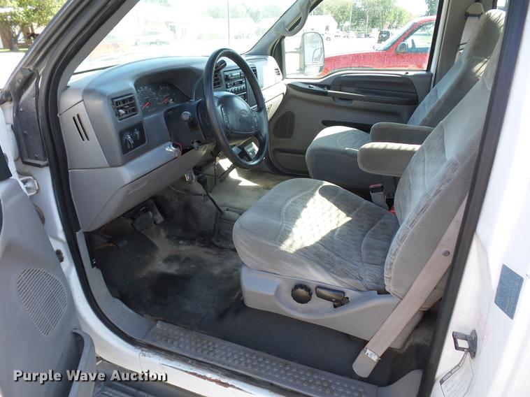 image for item DD2006 2000 Ford F550 flatbed truck