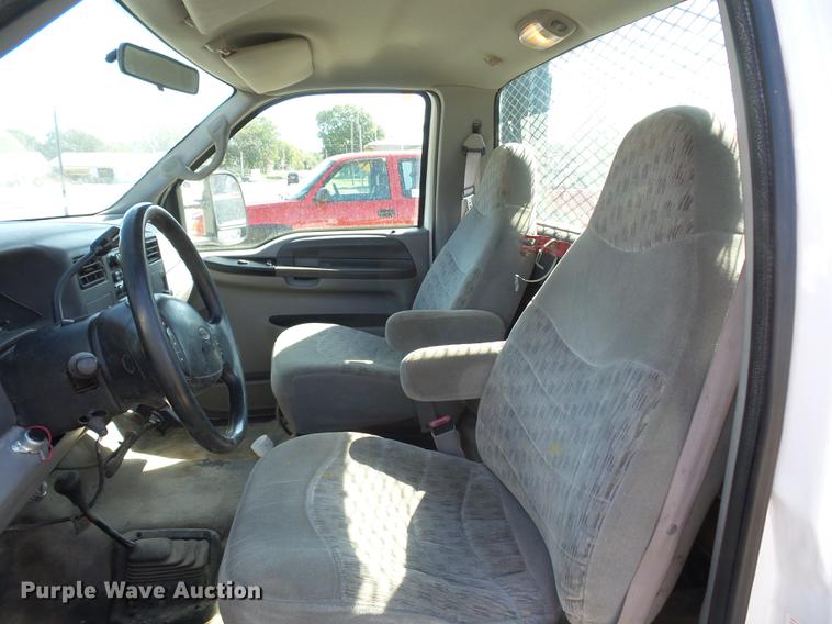 image for item DD2006 2000 Ford F550 flatbed truck