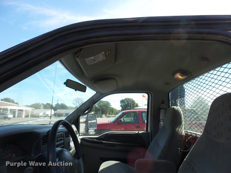 image for item DD2006 2000 Ford F550 flatbed truck