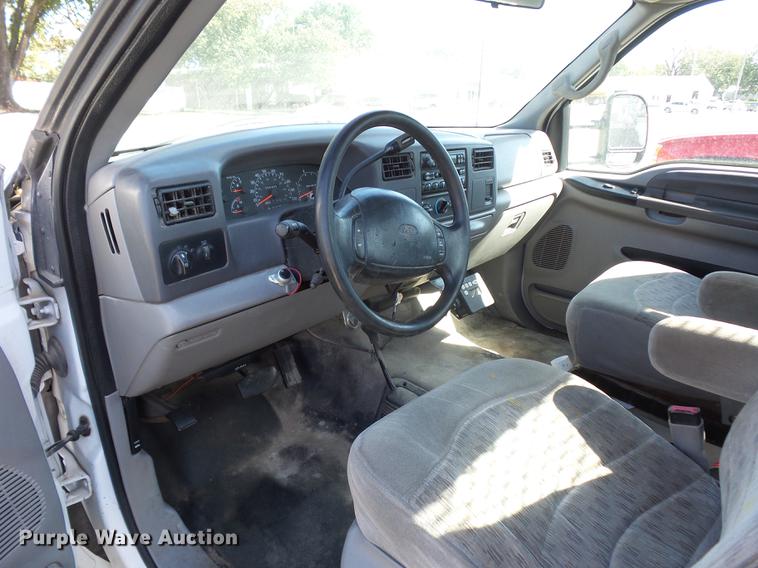 image for item DD2006 2000 Ford F550 flatbed truck