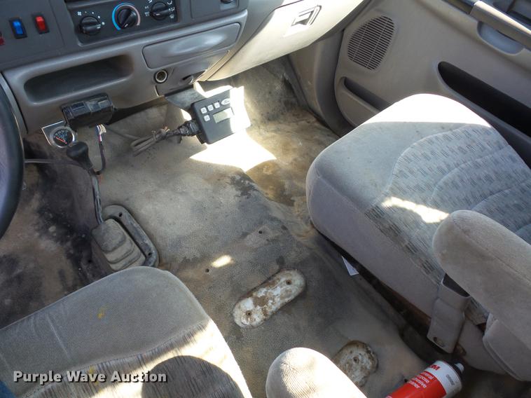 image for item DD2006 2000 Ford F550 flatbed truck