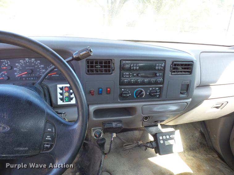 image for item DD2006 2000 Ford F550 flatbed truck