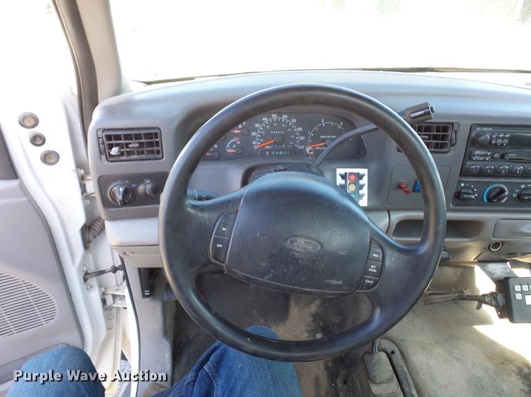 image for item DD2006 2000 Ford F550 flatbed truck