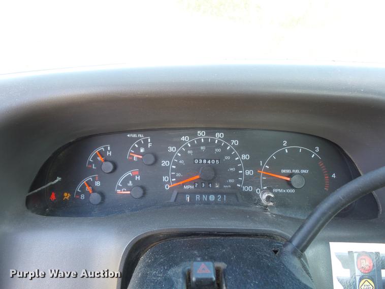 image for item DD2006 2000 Ford F550 flatbed truck