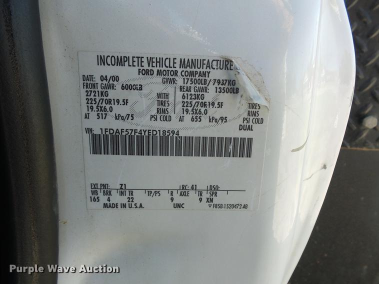 image for item DD2006 2000 Ford F550 flatbed truck