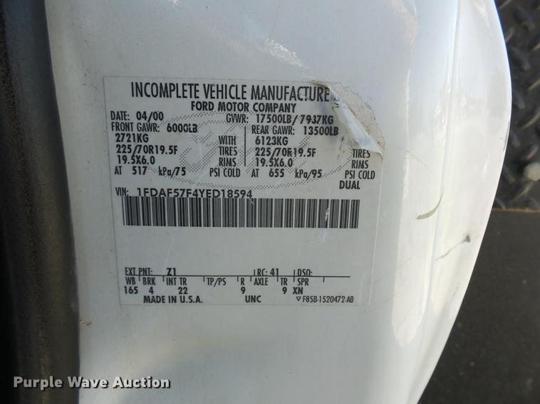 image for item DD2006 2000 Ford F550 flatbed truck