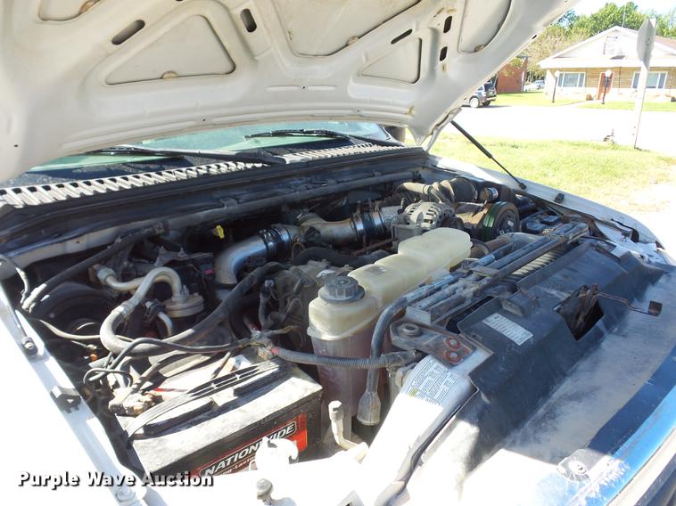 image for item DD2006 2000 Ford F550 flatbed truck