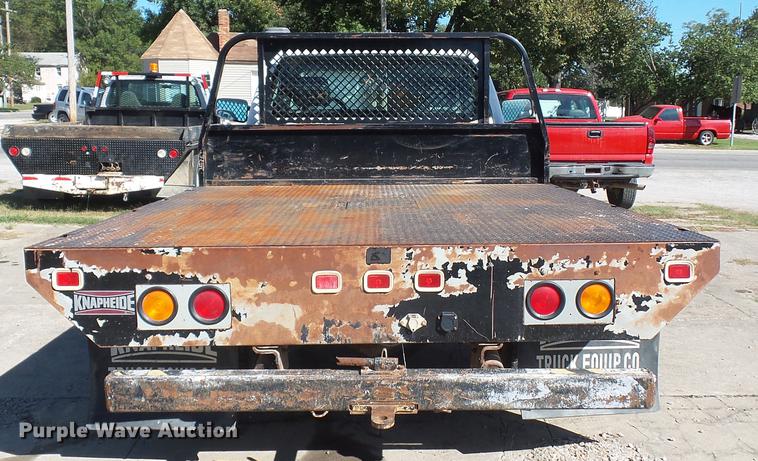 image for item DD2007 2005 Chevrolet Silverado 3500 flatbed pickup truck