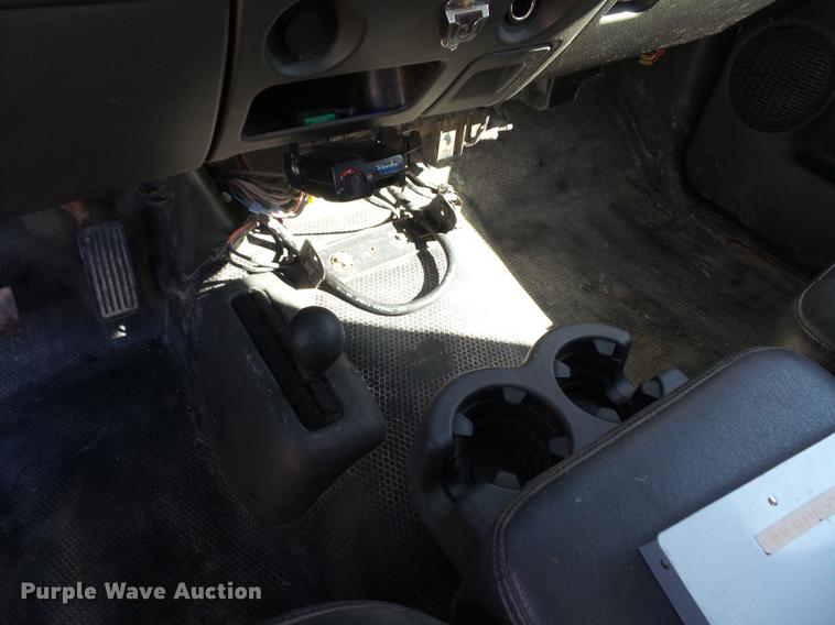 image for item DD2007 2005 Chevrolet Silverado 3500 flatbed pickup truck