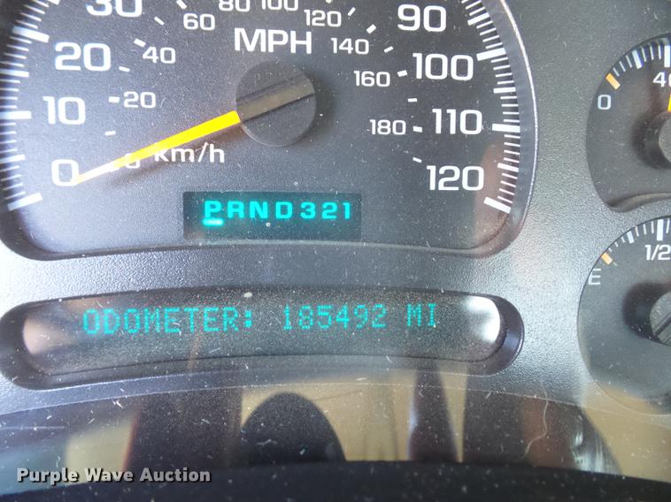 image for item DD2007 2005 Chevrolet Silverado 3500 flatbed pickup truck