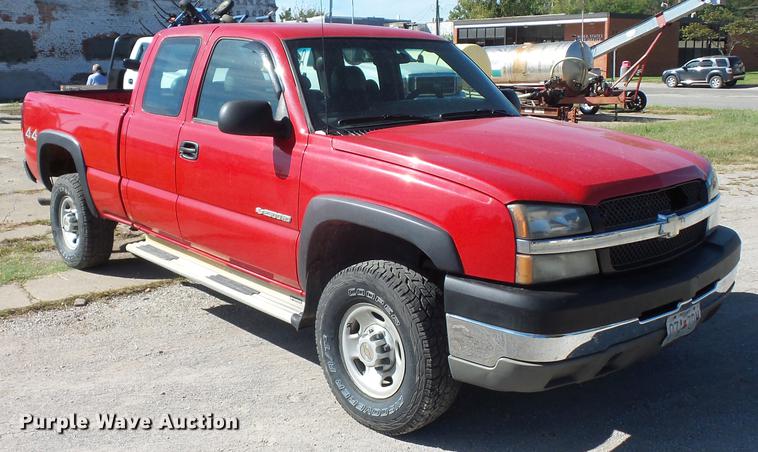 image for item DD2008 2003 Chevrolet Silverado 2500HD Ext. Cab pickup truck