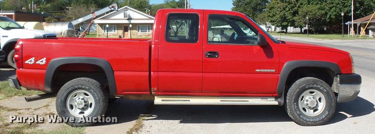 image for item DD2008 2003 Chevrolet Silverado 2500HD Ext. Cab pickup truck