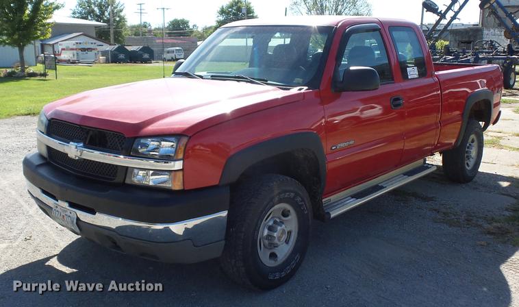 image for item DD2008 2003 Chevrolet Silverado 2500HD Ext. Cab pickup truck