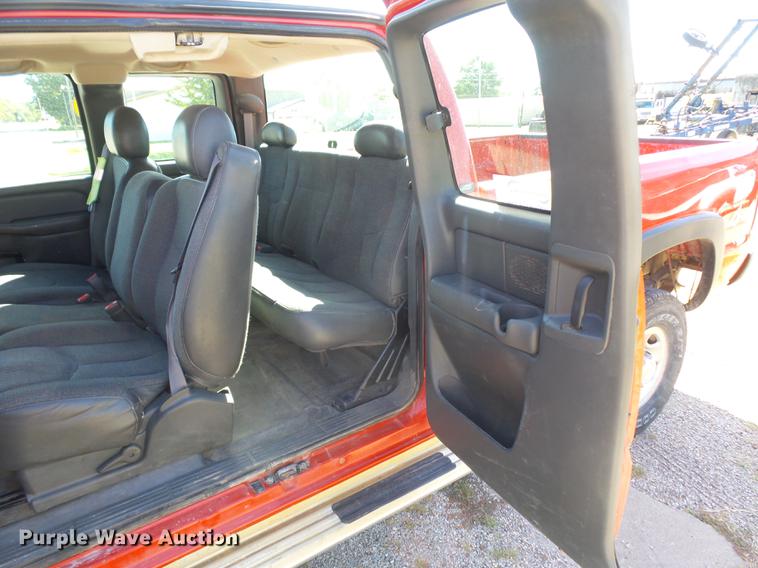 image for item DD2008 2003 Chevrolet Silverado 2500HD Ext. Cab pickup truck