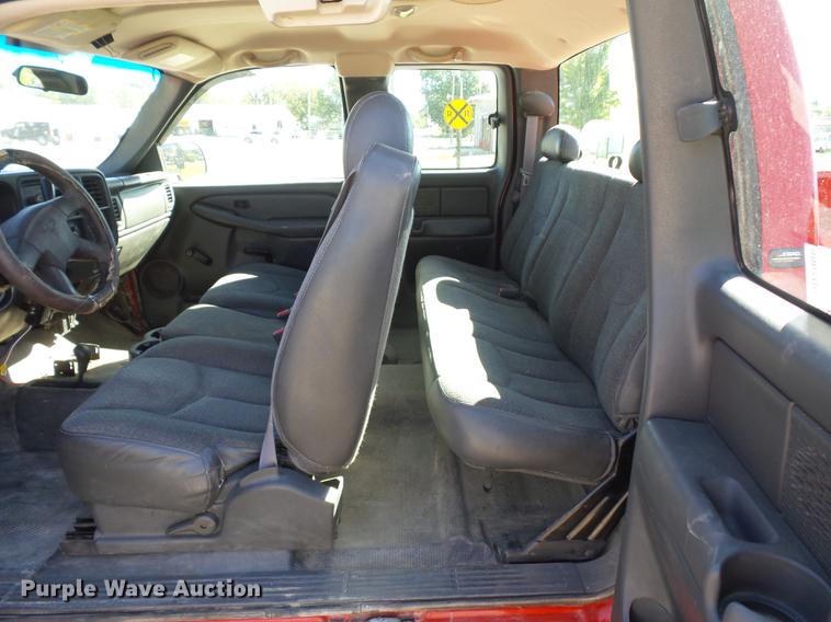 image for item DD2008 2003 Chevrolet Silverado 2500HD Ext. Cab pickup truck
