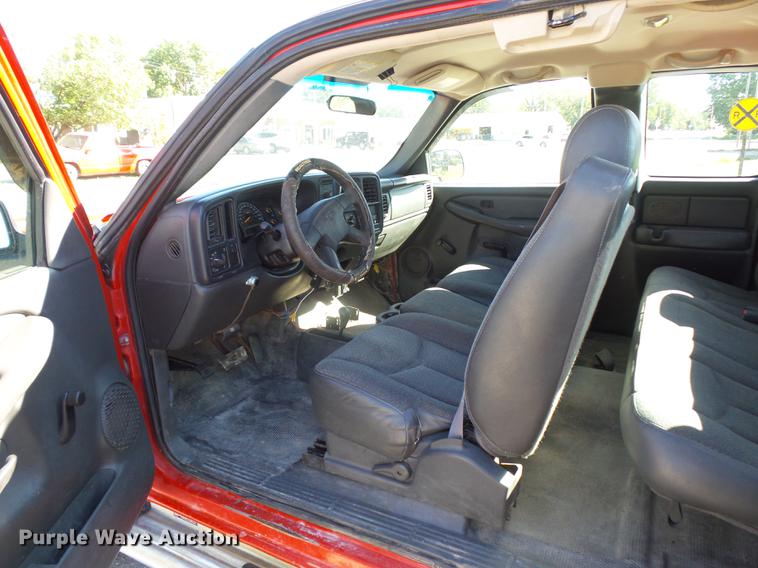 image for item DD2008 2003 Chevrolet Silverado 2500HD Ext. Cab pickup truck