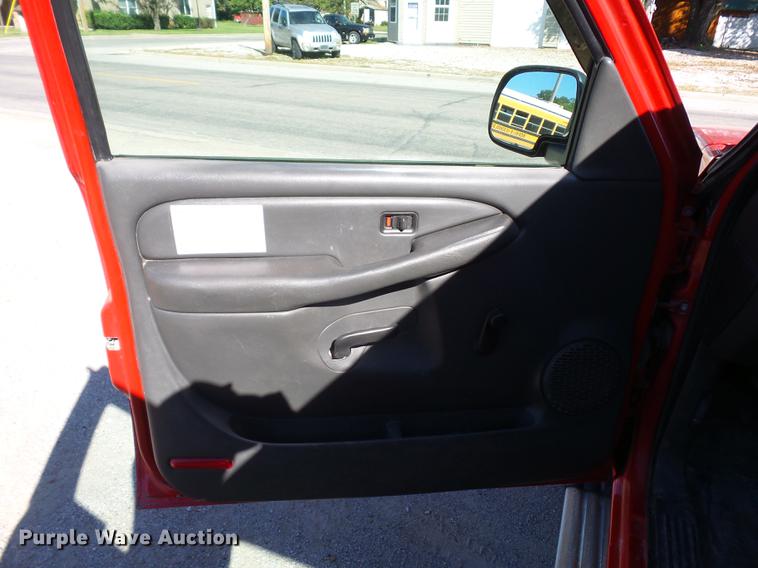 image for item DD2008 2003 Chevrolet Silverado 2500HD Ext. Cab pickup truck