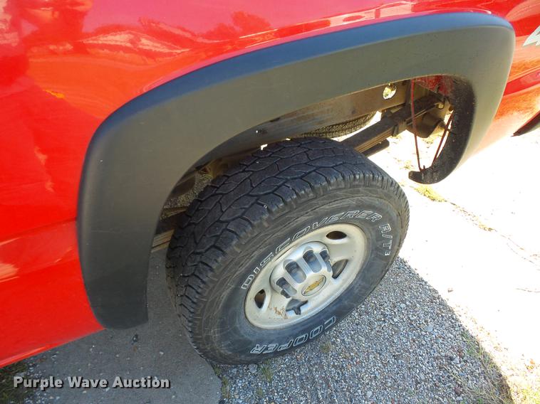 image for item DD2008 2003 Chevrolet Silverado 2500HD Ext. Cab pickup truck