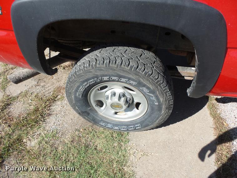 image for item DD2008 2003 Chevrolet Silverado 2500HD Ext. Cab pickup truck
