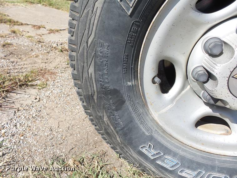 image for item DD2008 2003 Chevrolet Silverado 2500HD Ext. Cab pickup truck