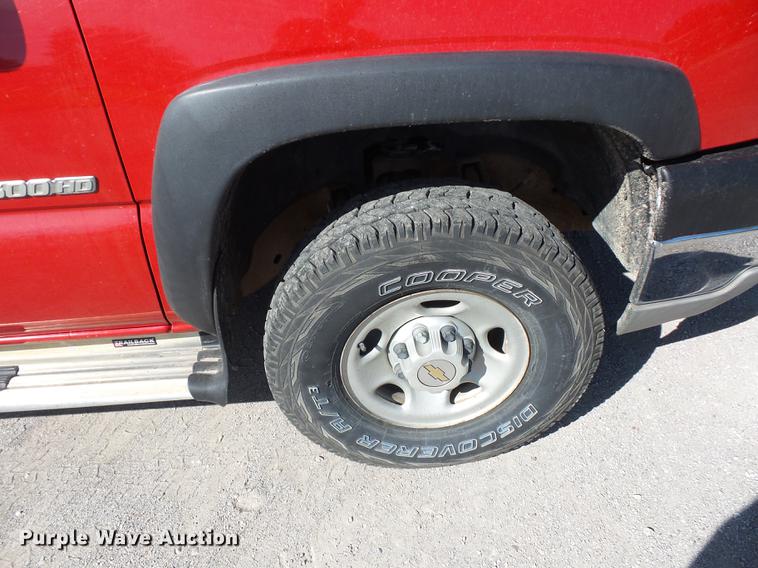 image for item DD2008 2003 Chevrolet Silverado 2500HD Ext. Cab pickup truck