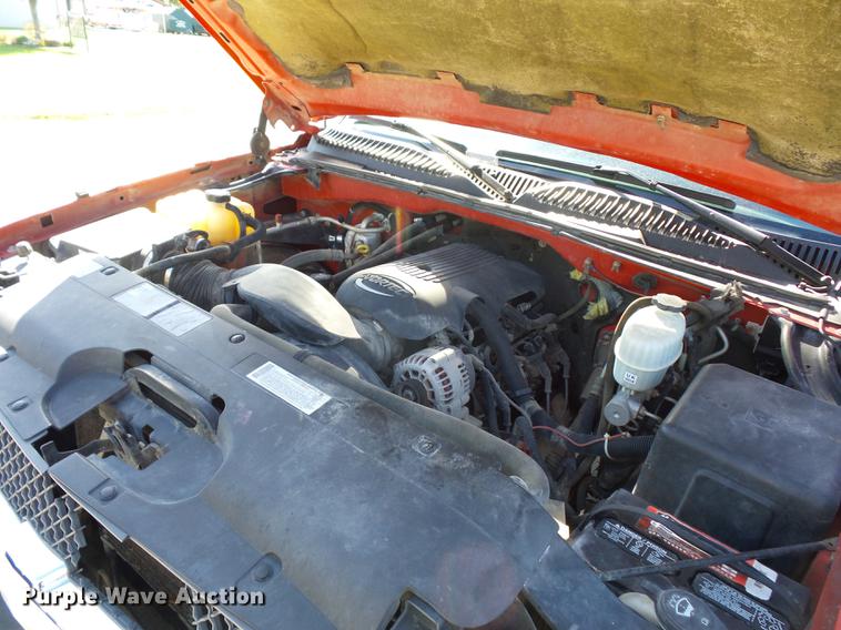 image for item DD2008 2003 Chevrolet Silverado 2500HD Ext. Cab pickup truck