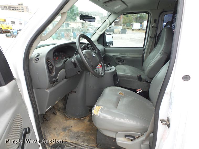 image for item DD2012 2004 Ford E250 Extended van