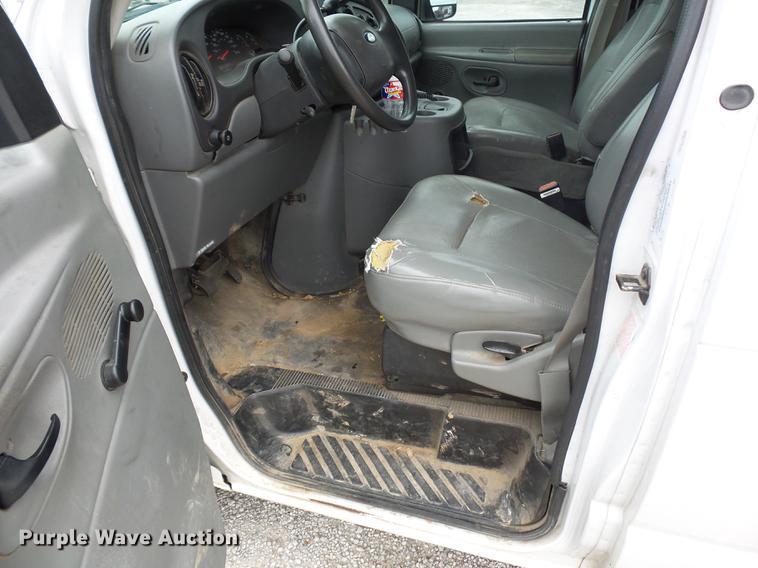 image for item DD2012 2004 Ford E250 Extended van