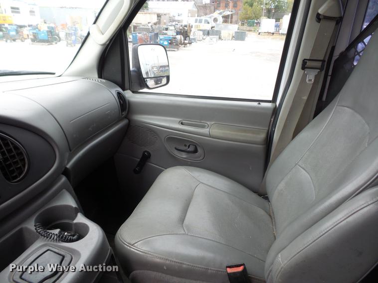 image for item DD2012 2004 Ford E250 Extended van