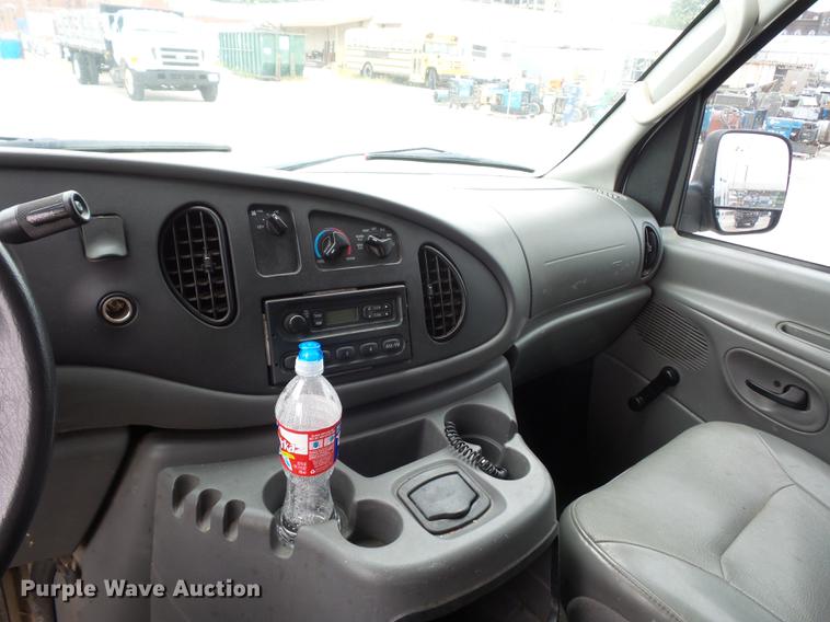 image for item DD2012 2004 Ford E250 Extended van