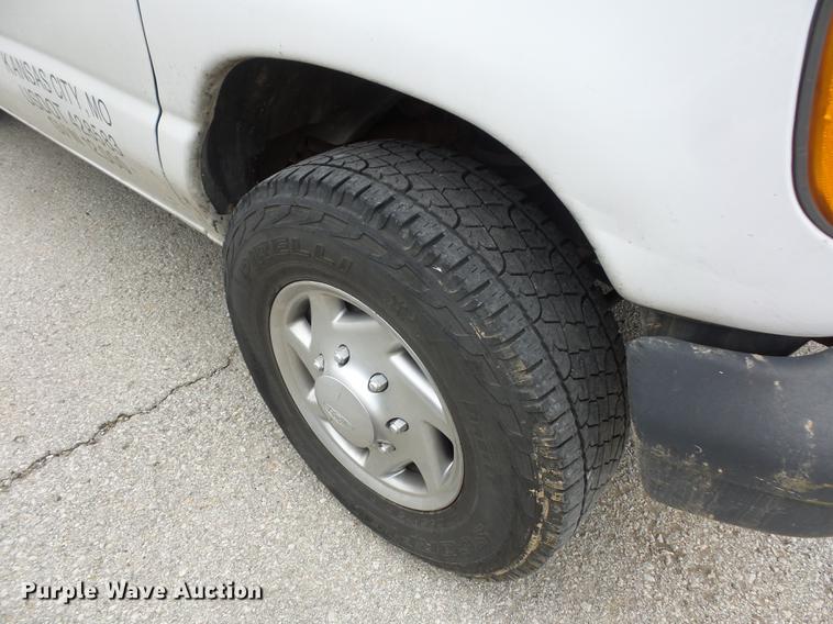 image for item DD2012 2004 Ford E250 Extended van