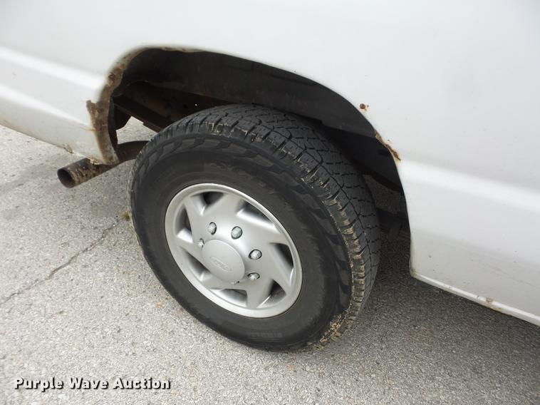 image for item DD2012 2004 Ford E250 Extended van