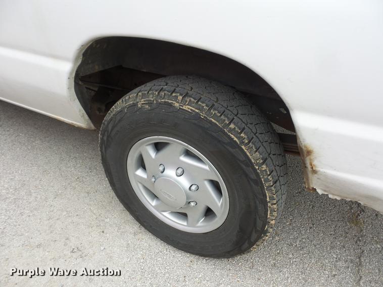 image for item DD2012 2004 Ford E250 Extended van