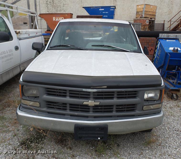 image for item DD2016 1996 Chevrolet 1500 pickup truck