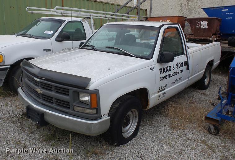 image for item DD2016 1996 Chevrolet 1500 pickup truck
