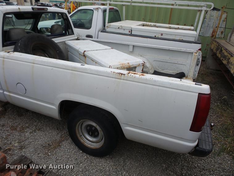 image for item DD2016 1996 Chevrolet 1500 pickup truck