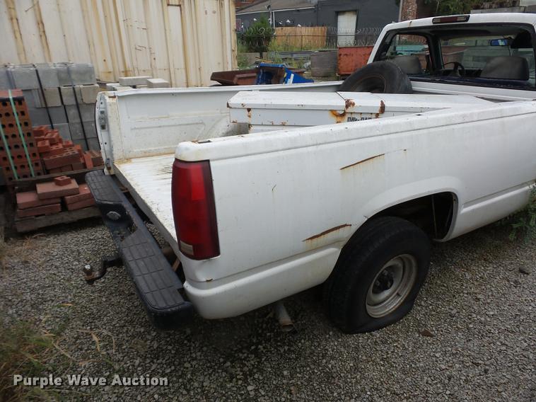 image for item DD2016 1996 Chevrolet 1500 pickup truck