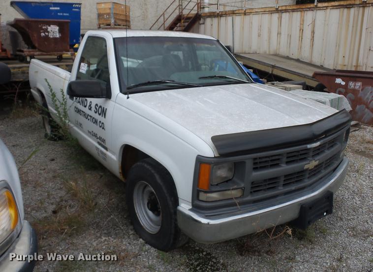 image for item DD2016 1996 Chevrolet 1500 pickup truck