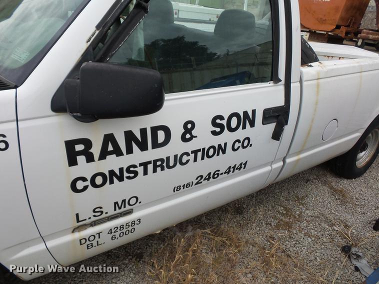 image for item DD2016 1996 Chevrolet 1500 pickup truck