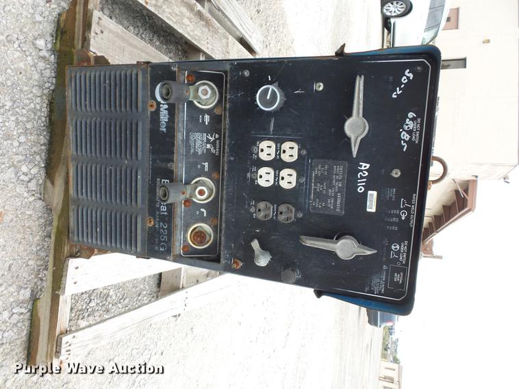 image for item DD2021 Miller Bobcat 225G welder