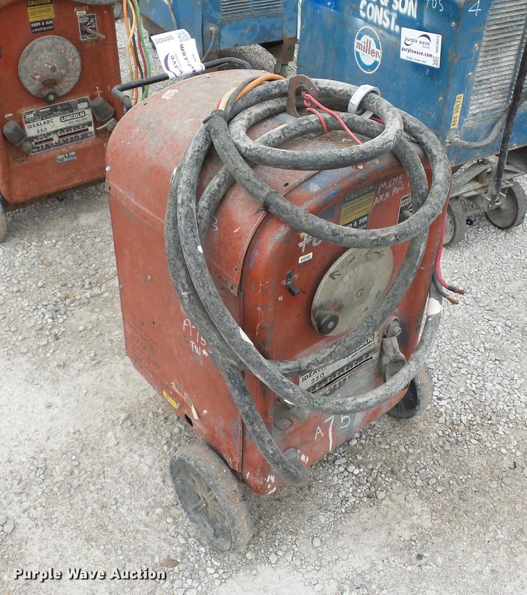 image for item DD2022 Lincoln Idealarc 250 welder
