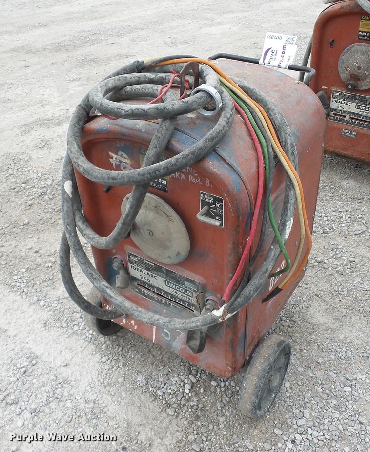 image for item DD2022 Lincoln Idealarc 250 welder