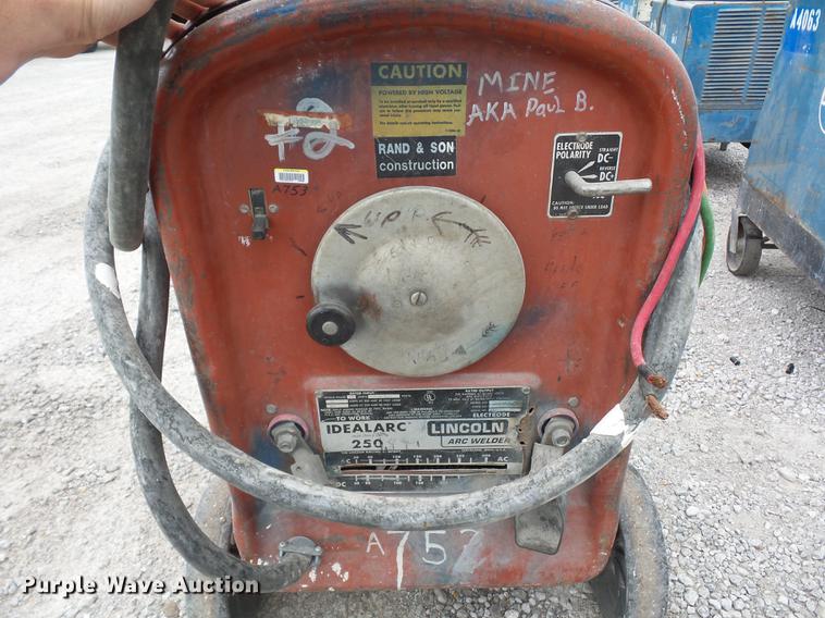 image for item DD2022 Lincoln Idealarc 250 welder