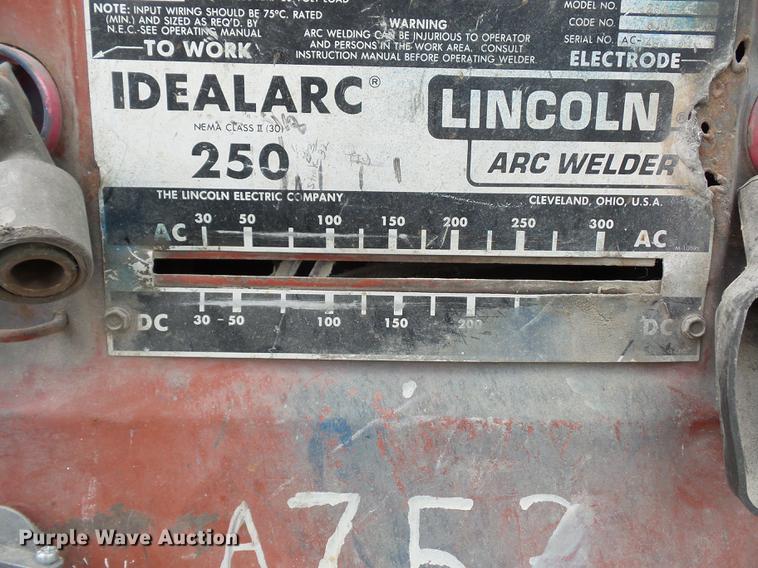 image for item DD2022 Lincoln Idealarc 250 welder