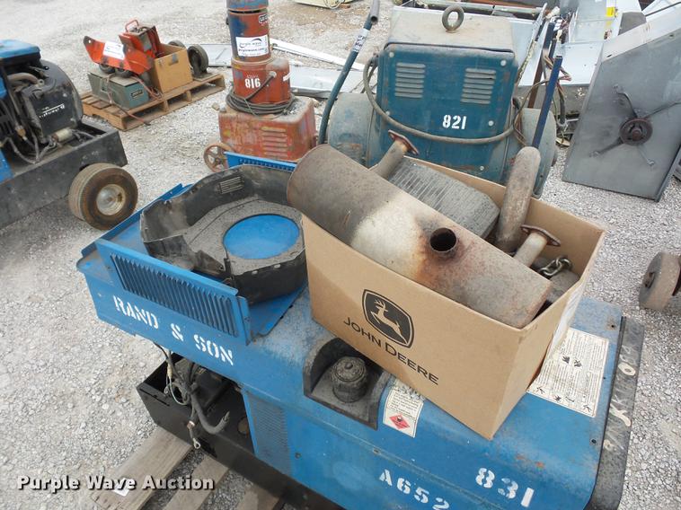 image for item DD2030 Miller Bobcat 225NT welder/generator