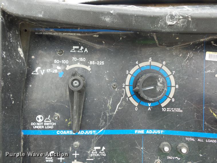 image for item DD2033 Miller Bobcat 225G welder/generator