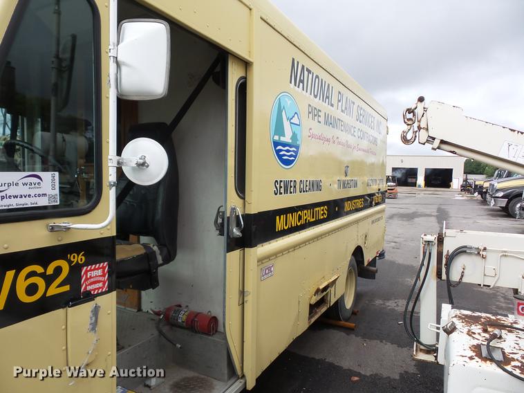 image for item DD2045 1996 Chevrolet P30 delivery truck