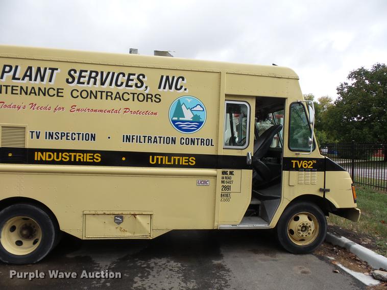 image for item DD2045 1996 Chevrolet P30 delivery truck