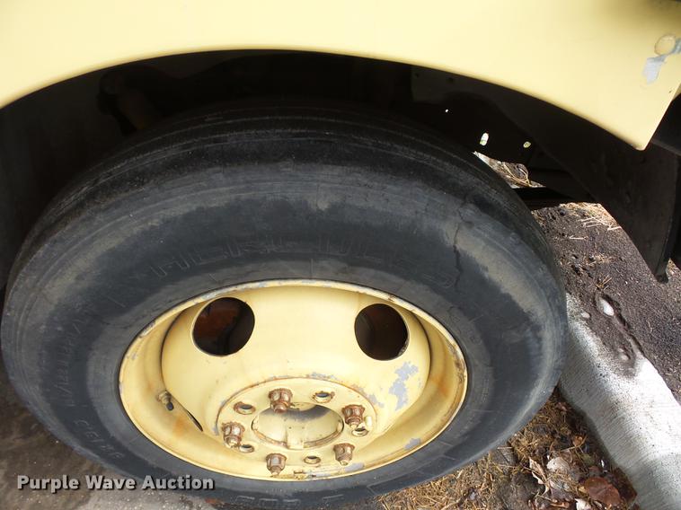 image for item DD2045 1996 Chevrolet P30 delivery truck